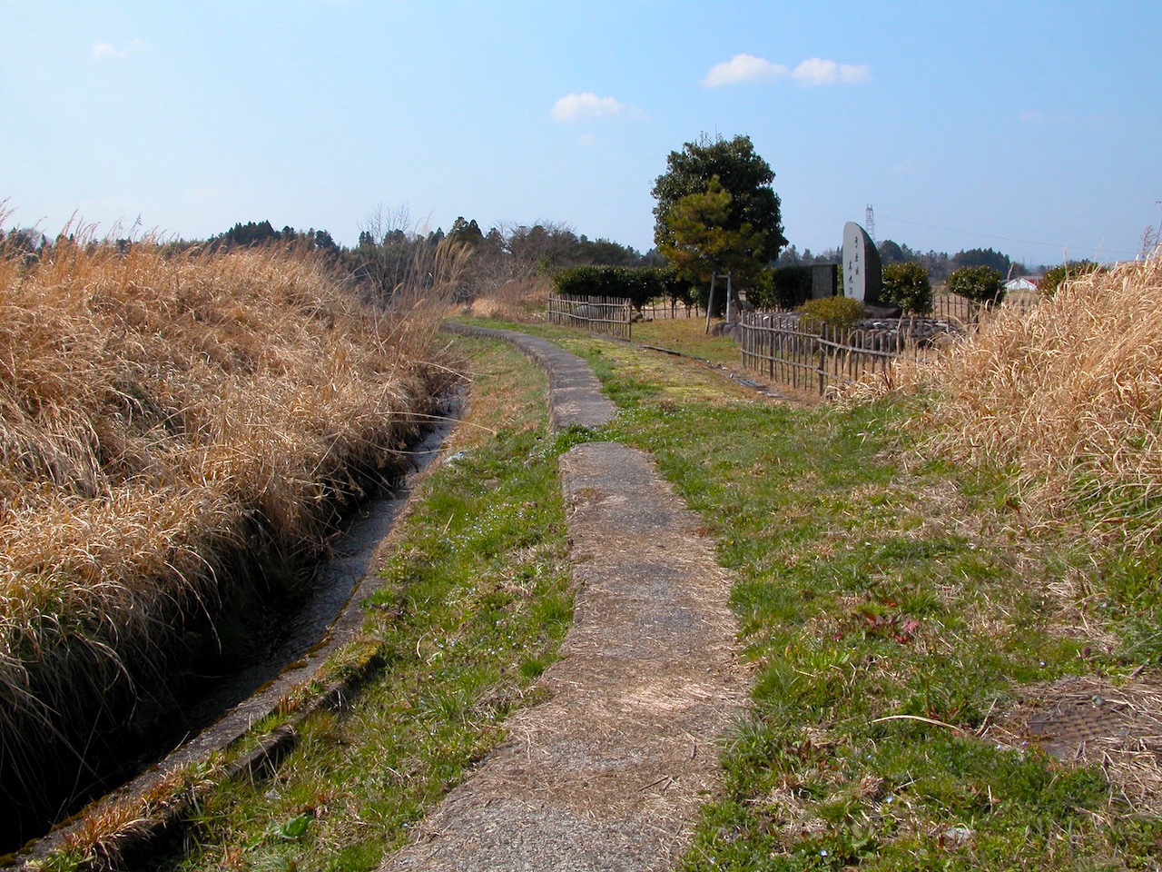 弓庄城本丸跡①